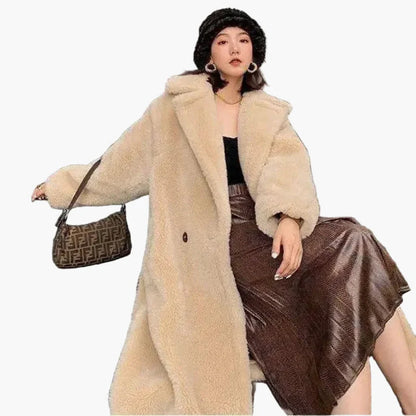 Długi, elegancki płaszcz damski w miejskim stylu – modny oversize na zimę