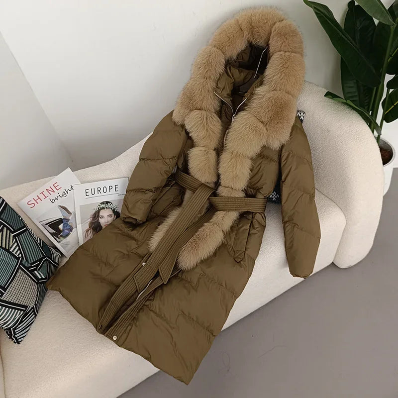 Piumino lungo da donna con cappuccio, rifiniture in pelliccia sintetica, cintura, bianco sporco