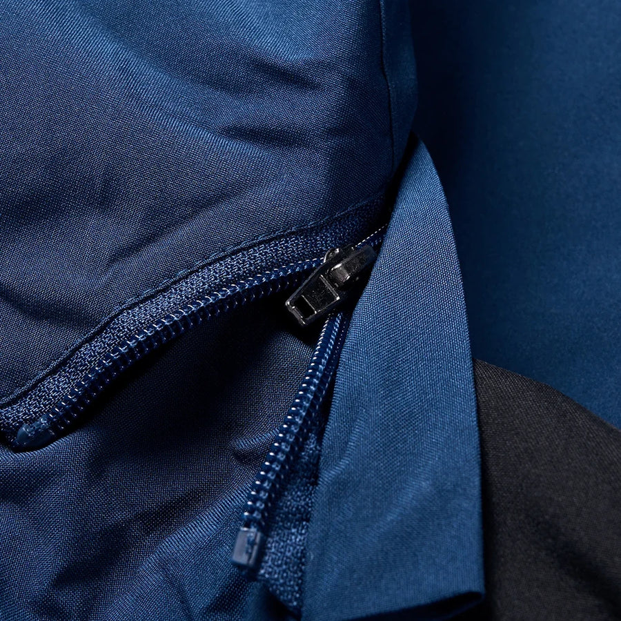 Herren-Kapuzenjacke mit Fleecefutter in Marineblau und Schwarz für den Outdoor-Bereich