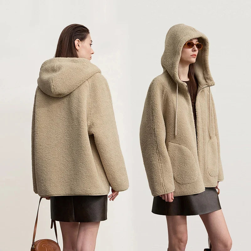 Giacca con cappuccio beige/cachi in tessuto morbido foderato effetto montone da donna