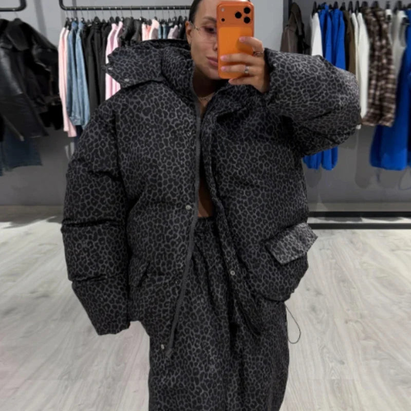 Oversized vatteret dunjakke til kvinder med hætte og print