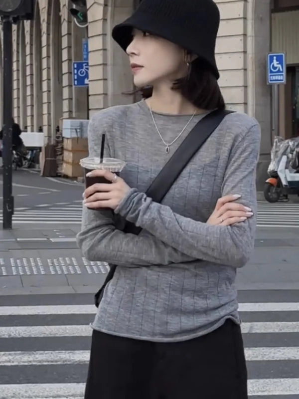 Top da donna grigio con maniche lunghe, scollo rotondo e vestibilità aderente