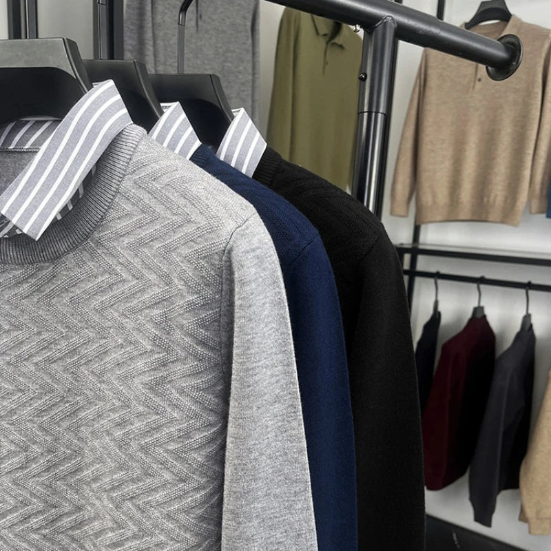 Herrestrik med skjortekrave og lag-på-lag-effekt, casual chic stil, ideel til kontor og hverdag