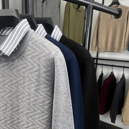 Herrestrik med skjortekrave og lag-på-lag-effekt, casual chic stil, ideel til kontor og hverdag