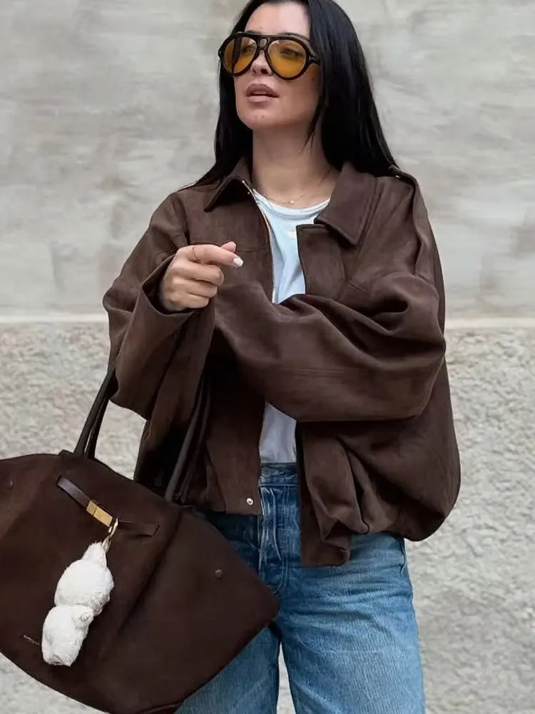 Cazadora corta de aviador de mujer de color liso, con cuello de solapa y mangas amplias