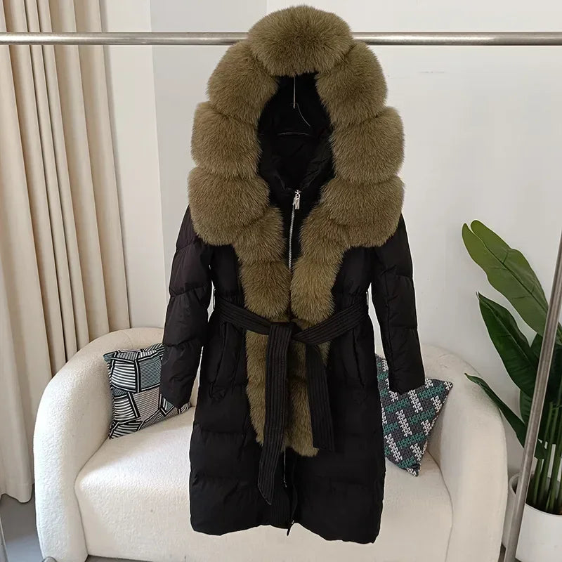 Piumino lungo da donna con cappuccio, rifiniture in pelliccia sintetica, cintura, bianco sporco