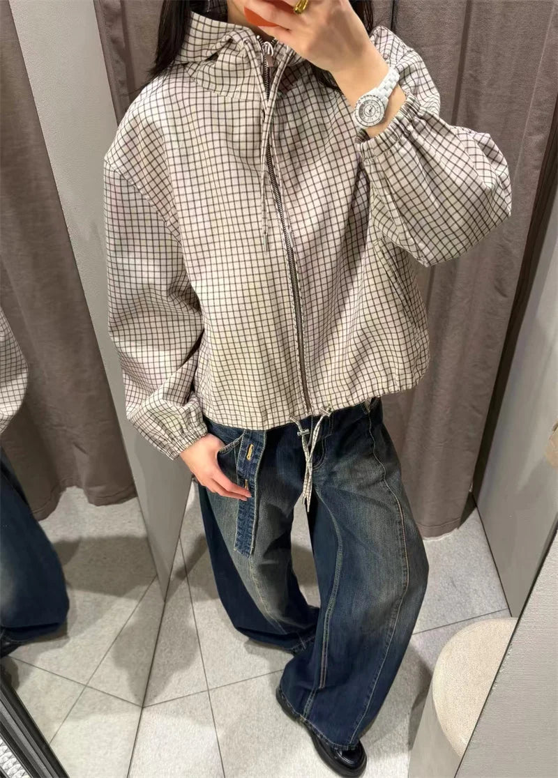 Kort beige och svart rutig jacka med huva för kvinnor