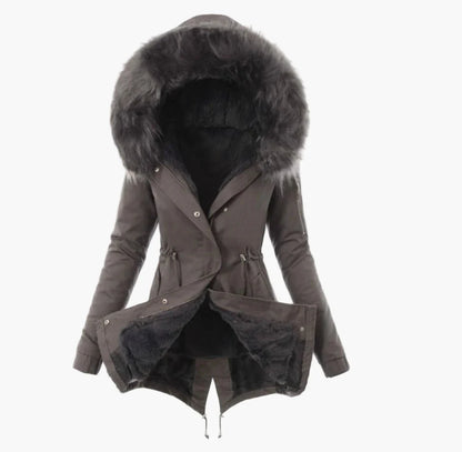 Cappotto invernale donna elegante con cappuccio ampio foderato stile urbano caldo