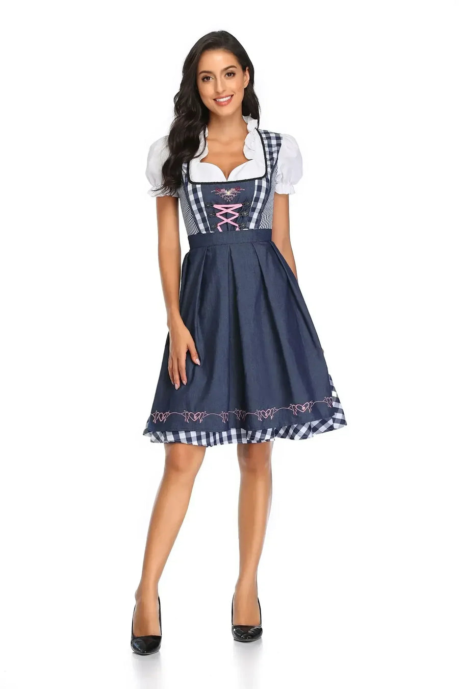 Traditionel dirndl-kjole med ternet mønster, korset og forklæde til kvinder