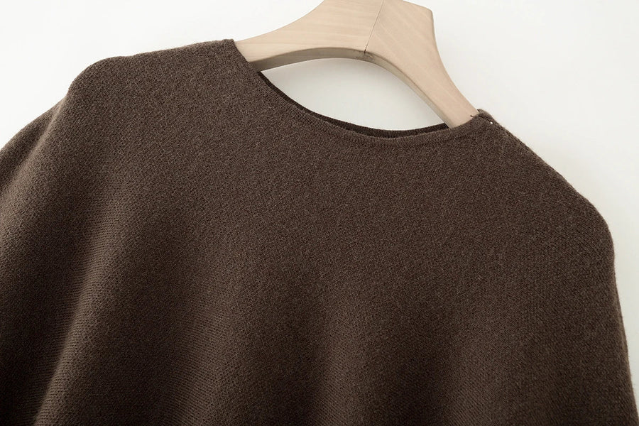 Elegant, varm poncho til damer i sort eller brun, løs pasform til udendørs brug