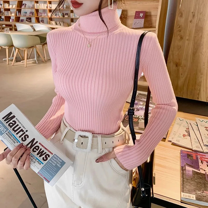 Figurbetonter Damen-Rollkragenpullover aus Rippstrick mit langen Ärmeln