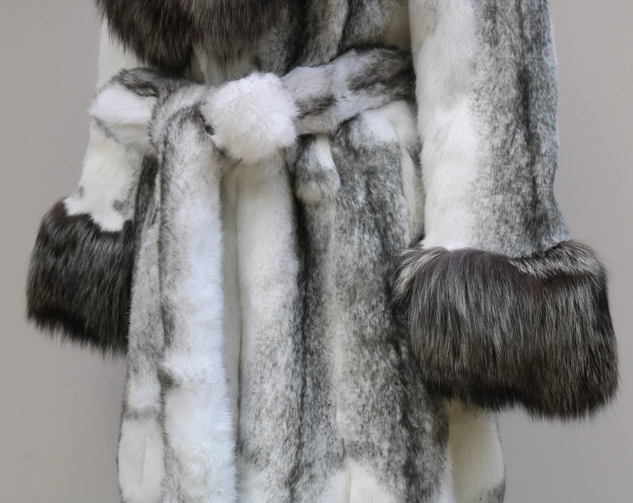 Manteau à capuche en fausse fourrure bicolore style luxe pour femme