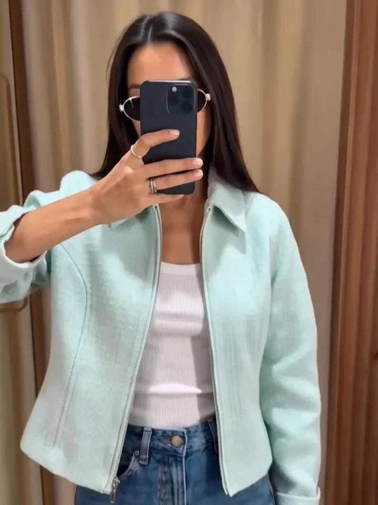 Women's short straight-cut mint jacket with shirt collar and zip closure