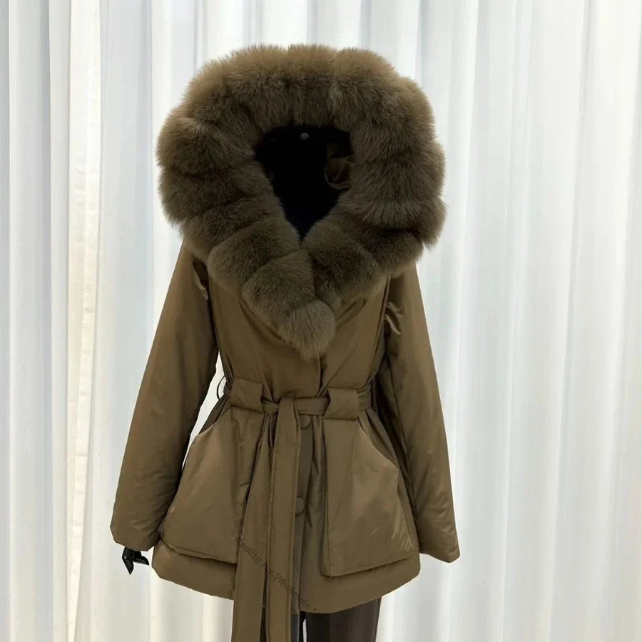 Doudoune courte femme avec capuche bordée de fourrure et ceinture