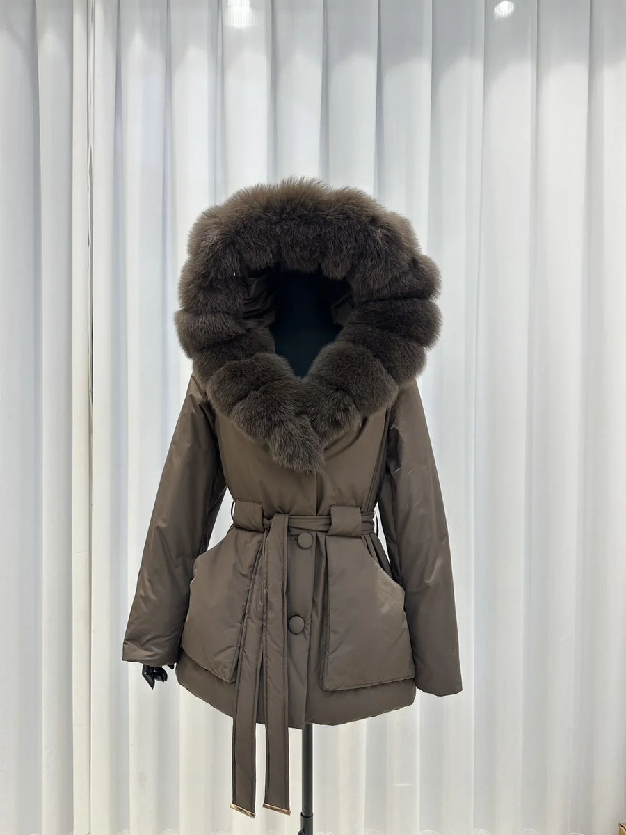 Doudoune courte femme avec capuche bordée de fourrure et ceinture