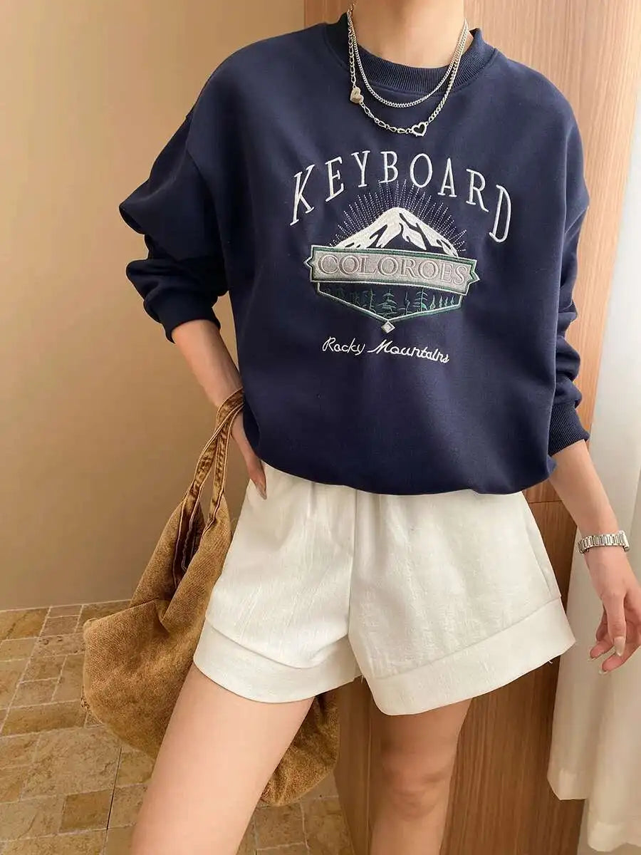 Ledig rundhalsad sweatshirt för dam med bergstryck och långa ärmar