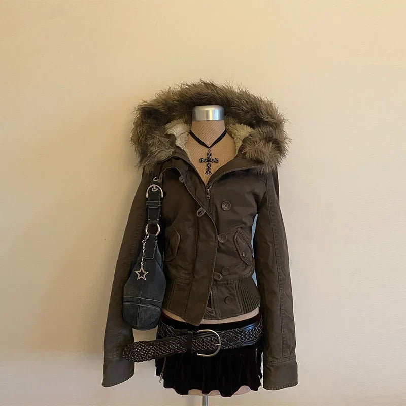 Blouson court Femme à capuche bordée de fausse fourrure et col montant