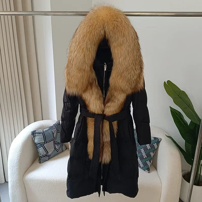 Piumino lungo da donna con cappuccio, rifiniture in pelliccia sintetica, cintura, bianco sporco