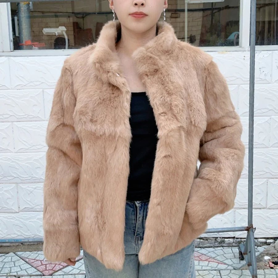 Veste courte femme en fourrure synthétique élégante, col montant, manches longues