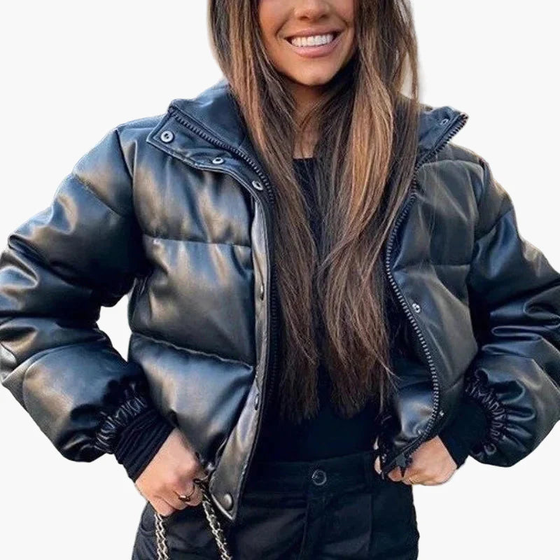 Chaqueta corta acolchada estilo urbano para mujer