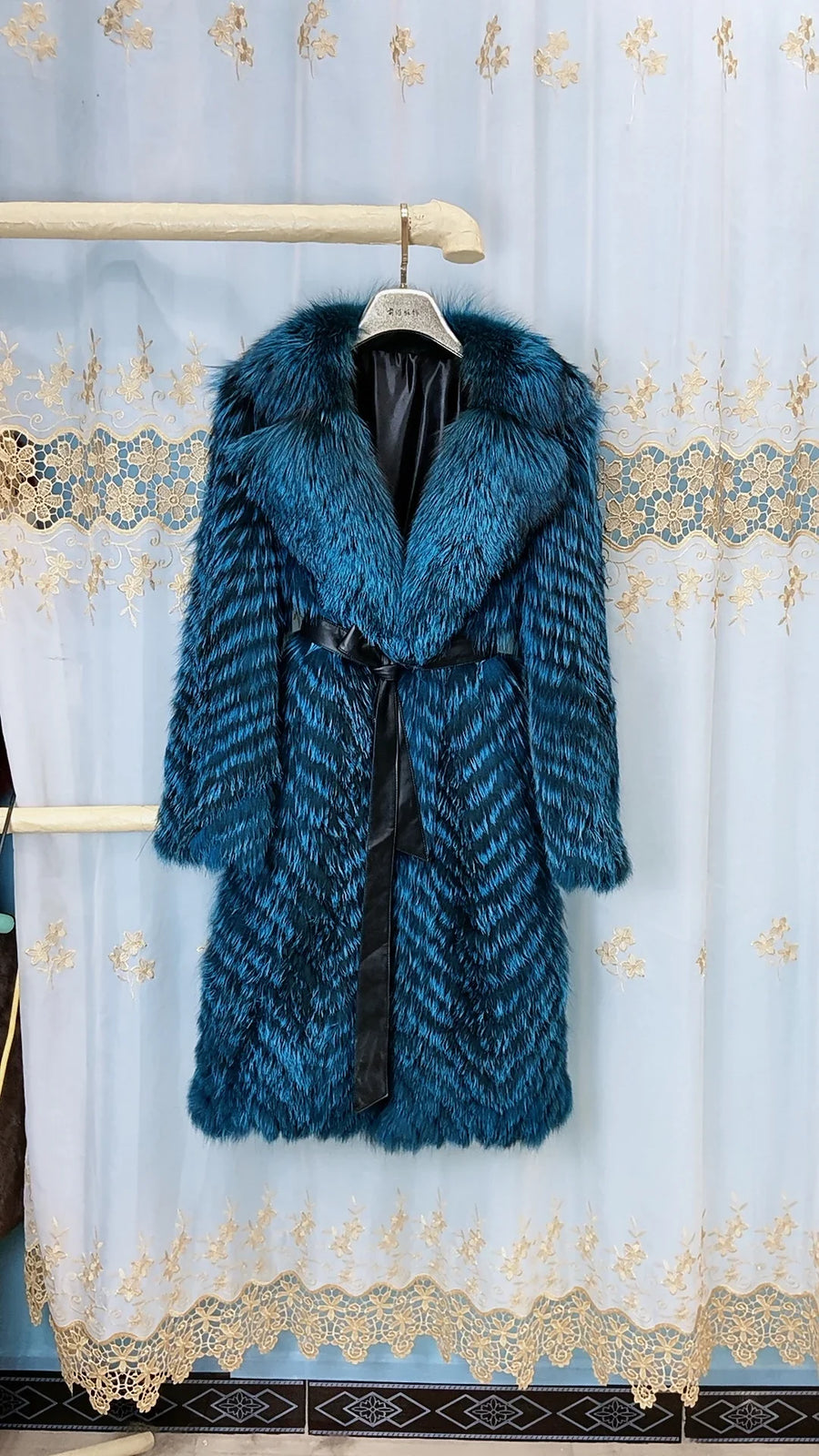 Manteau long pour femme en fausse fourrure à motif chevrons et col large