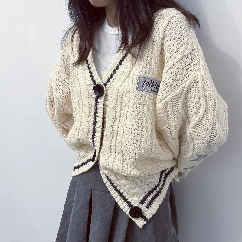 Cardigan tricoté crème rayé noir avec étoiles brodées