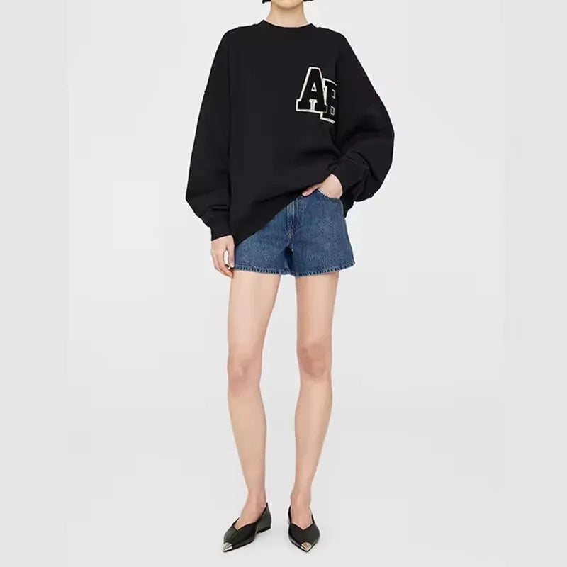 Sweatshirt til kvinder med rund hals og print i grå, bordeaux, sort eller hvid