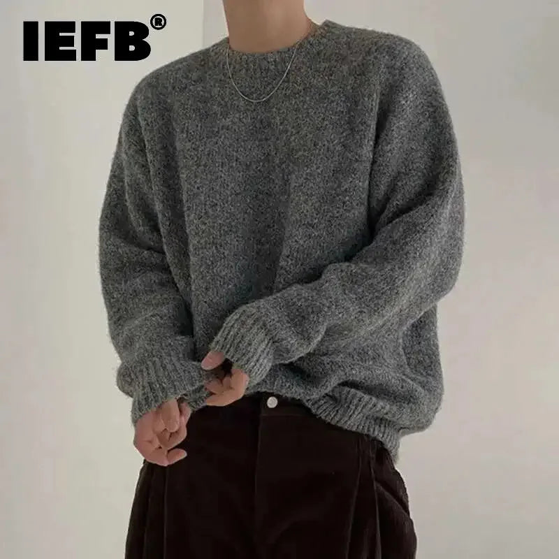Jersey de hombre de punto gris jaspeado con cuello redondo