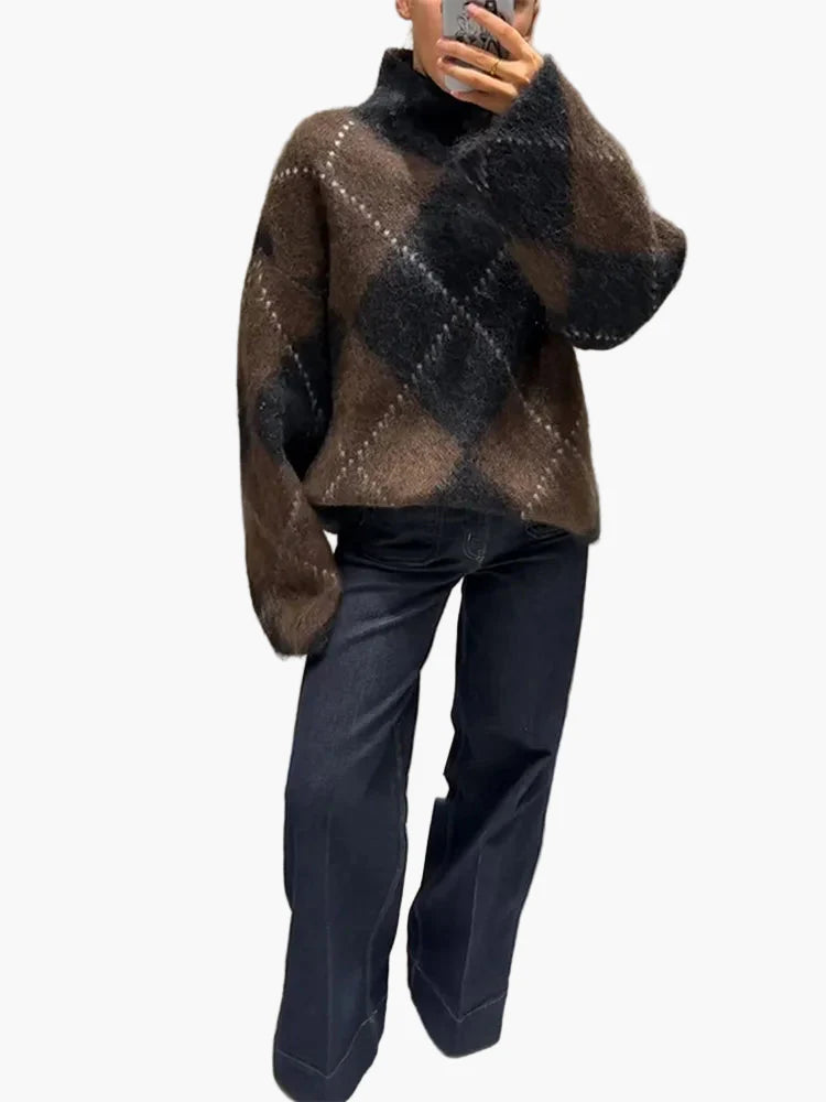 Oversized diamond pattern pullover for women, casual and trendy style, ideal for autumn and winter