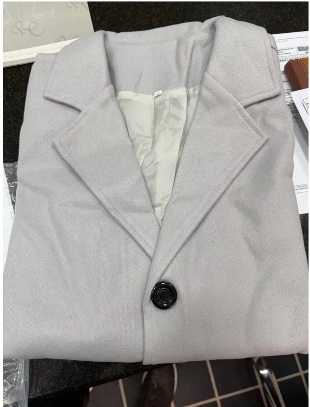 Cappotto lungo da uomo tinta unita con colletto a revers dentellati e monopetto per l'inverno