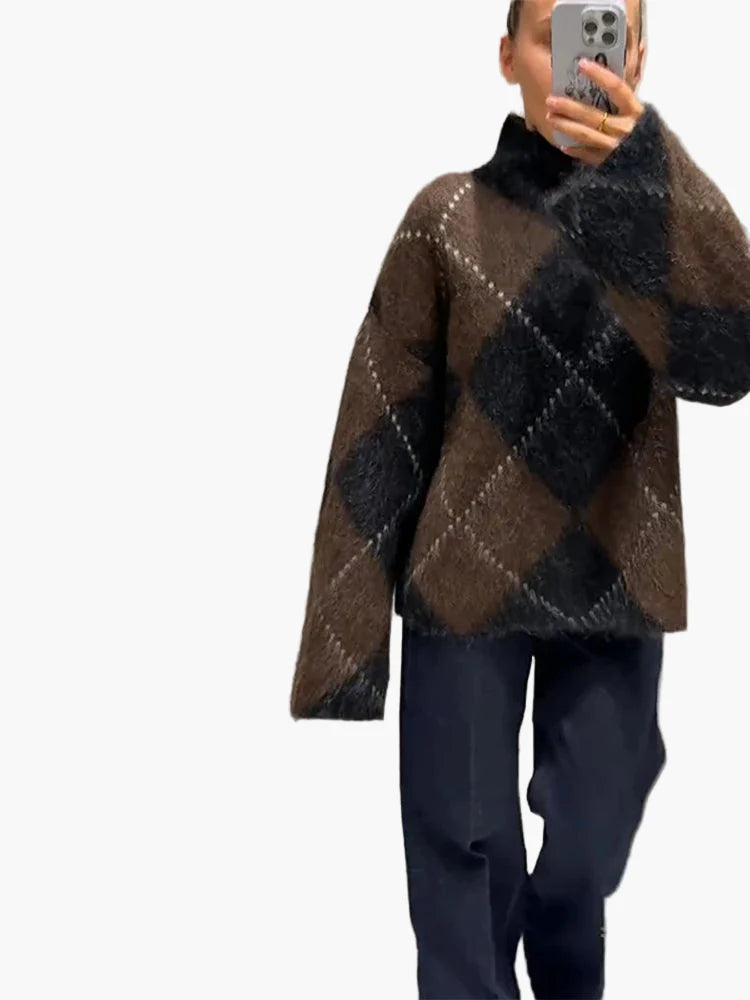 Oversized diamond pattern pullover for women, casual and trendy style, ideal for autumn and winter