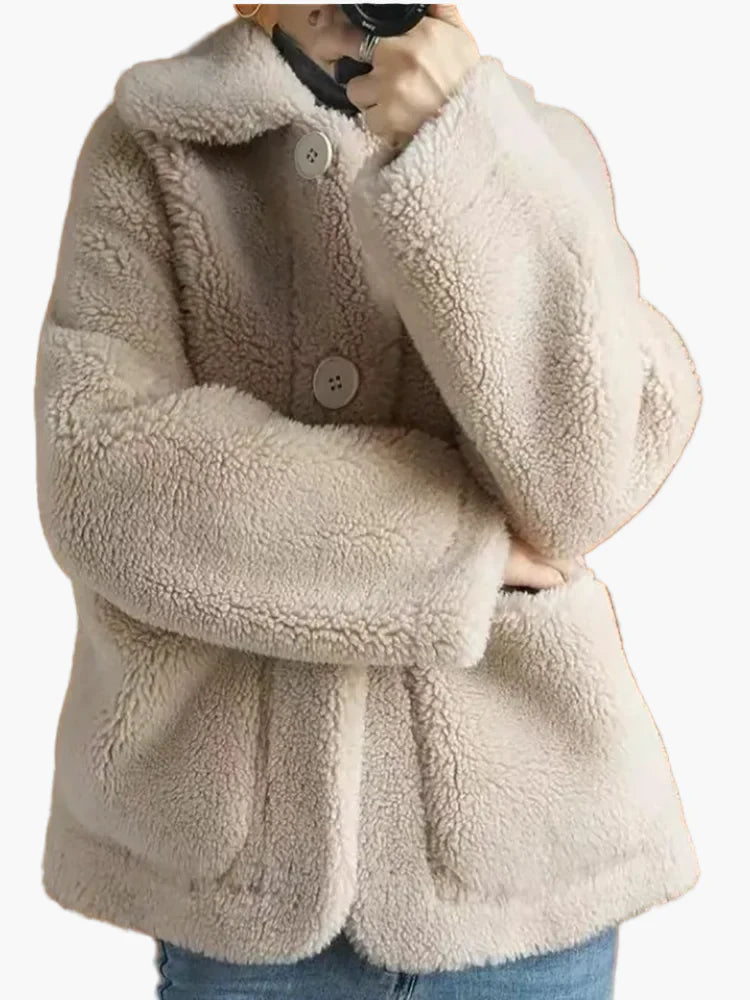 Manteau court femme style décontracté hiver, coupe ample, idéal pour tenues cosy