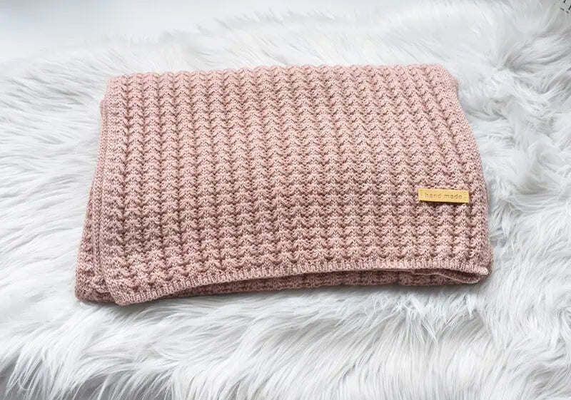 Weicher gerippter gestrickter Winterschal mit Etikett