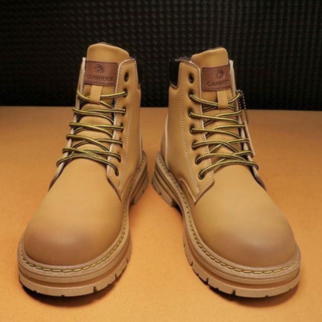 Bottes de randonnée robustes homme style urbain et aventure
