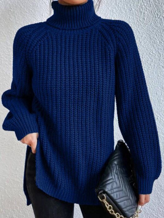 Damen-Rollkragenpullover aus lockerem Rippstrick mit Raglanärmeln und seitlichen Schlitzen
