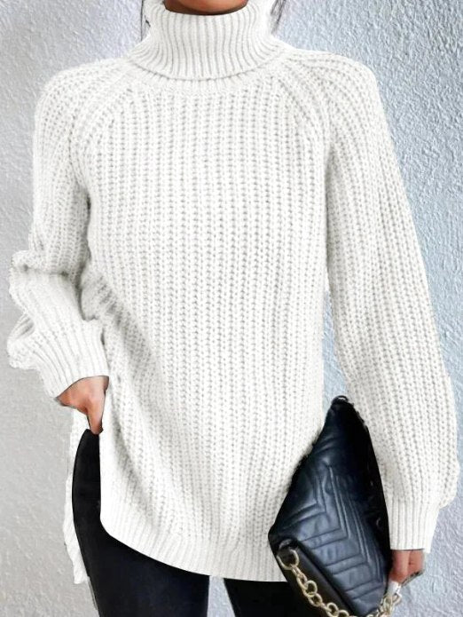 Damen-Rollkragenpullover aus lockerem Rippstrick mit Raglanärmeln und seitlichen Schlitzen