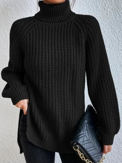 Damen-Rollkragenpullover aus lockerem Rippstrick mit Raglanärmeln und seitlichen Schlitzen