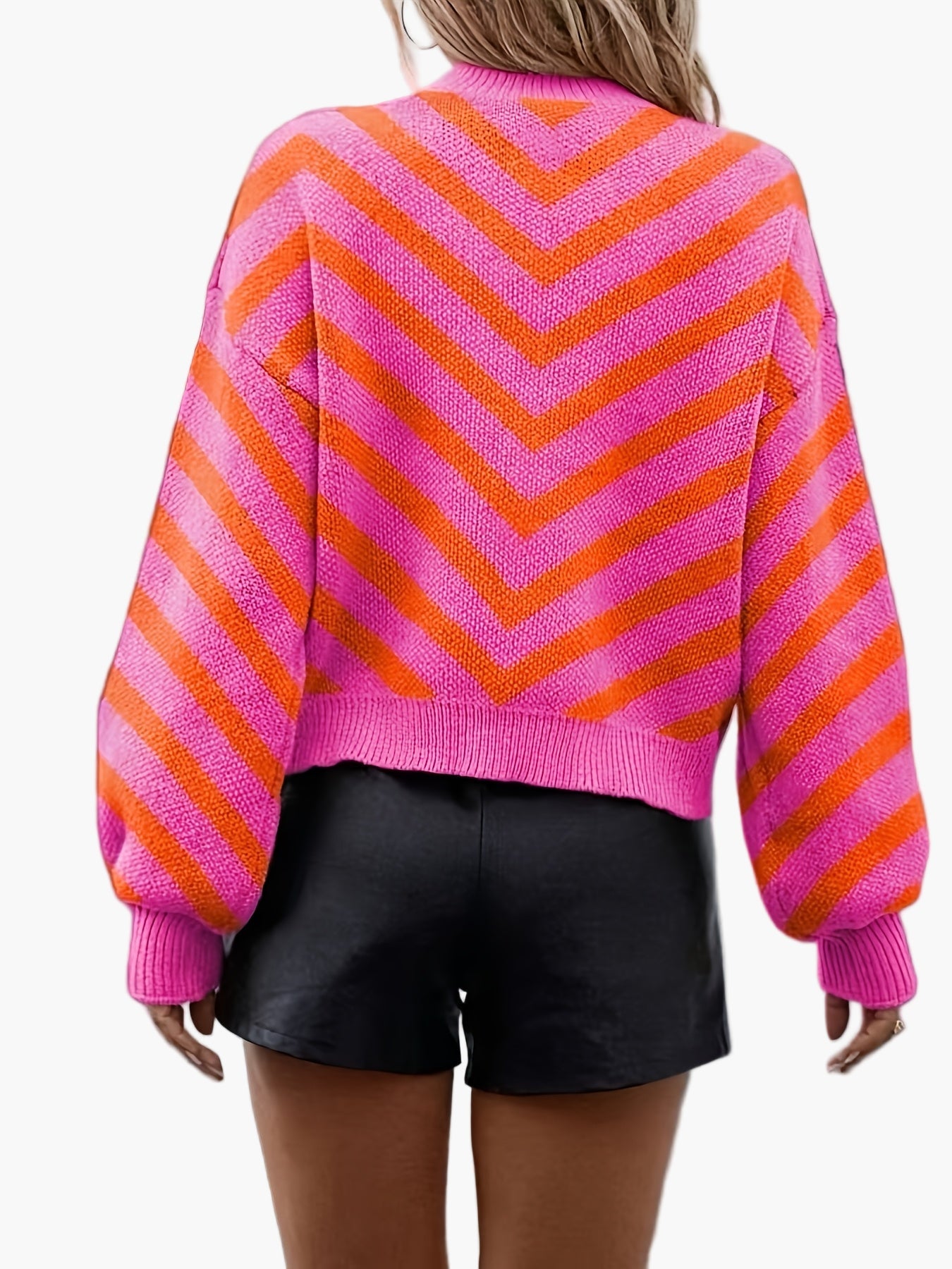 Elegancki sweter damski w paski jodełkowe, styl jesienno-zimowy, z długim rękawem, luźny krój