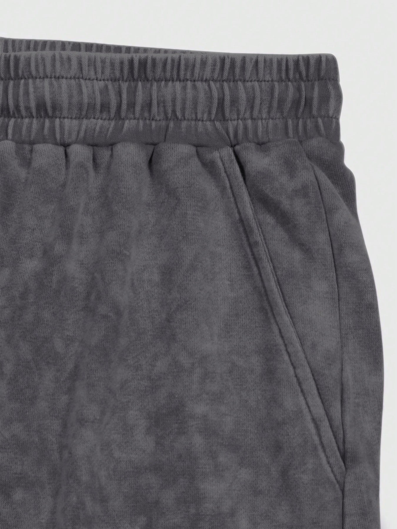 Short homme casual style urbain avec imprimé "Hustle" – idéal pour le streetwear et la détente