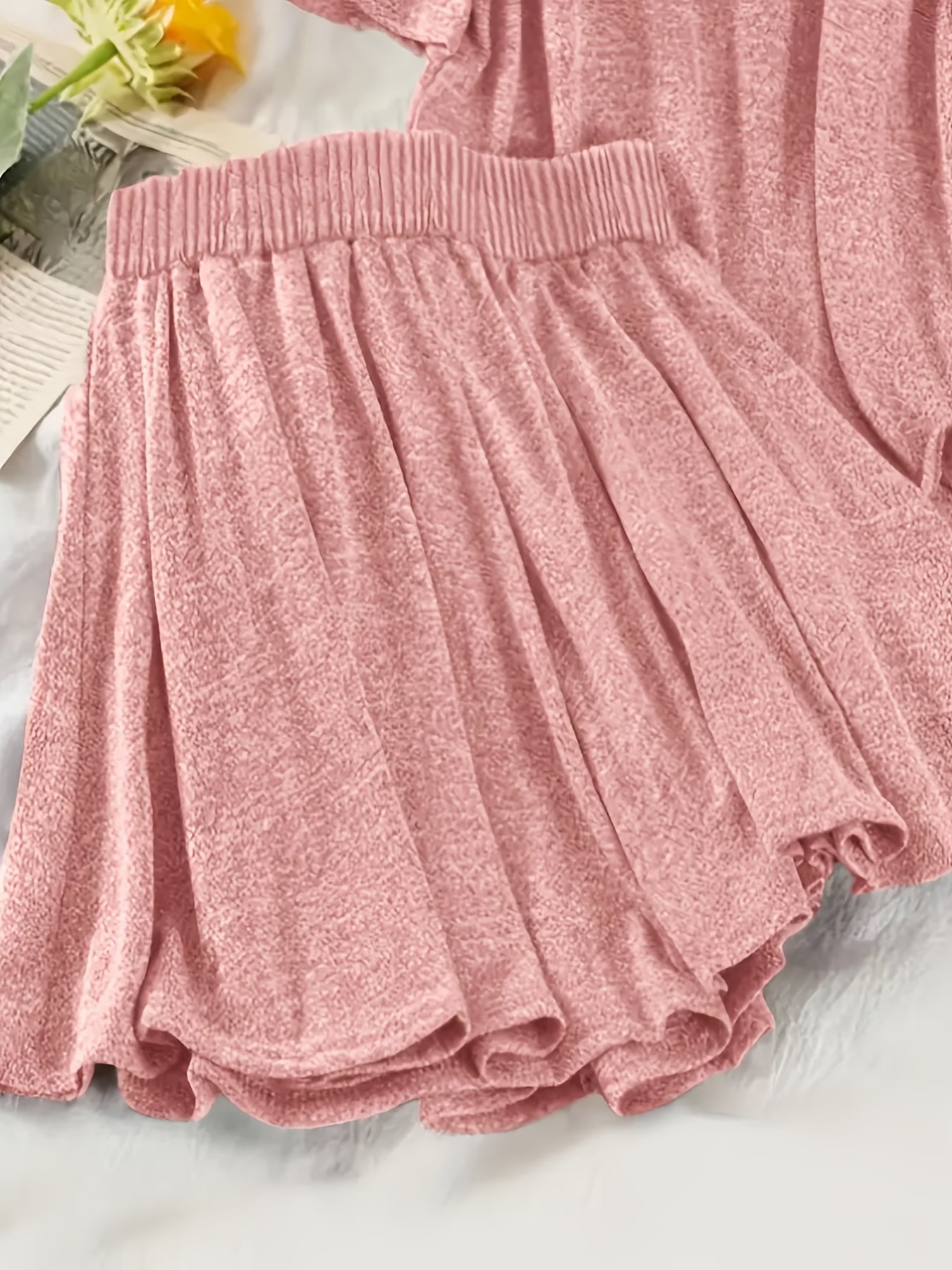 Ensemble décontracté à capuche pour femme - T-shirt ample et short pour détente et loisirs
