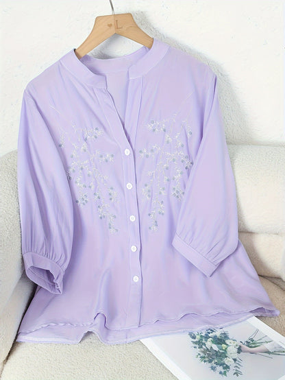 Elegant damebluse med blomsterbroderi i sommerstil til kontor eller udflugt
