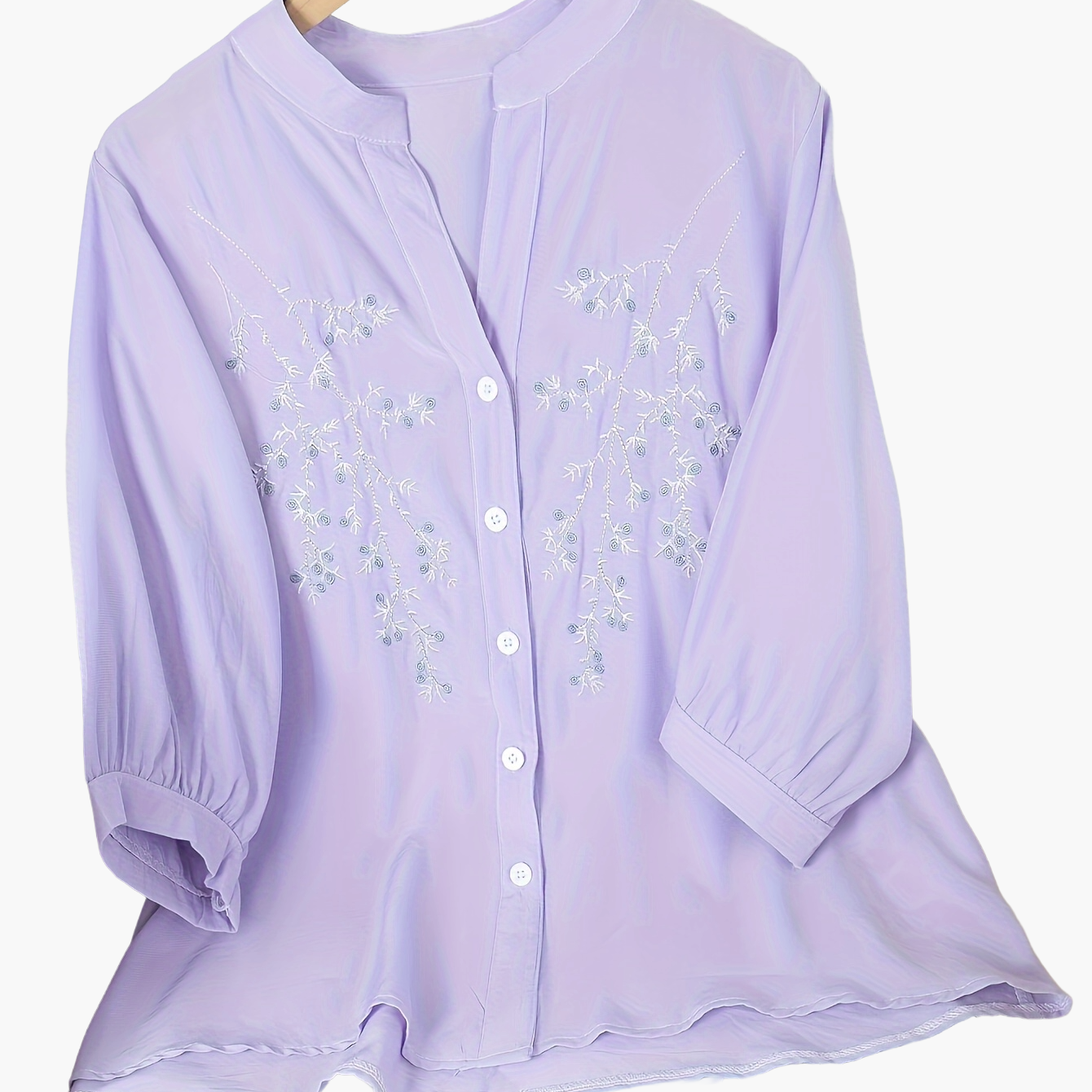 Elegant damebluse med blomsterbroderi i sommerstil til kontor eller udflugt