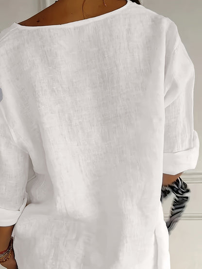Afslappet damebluse med knapper i elegant og alsidig stil