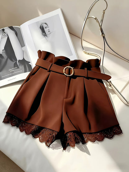 Short taille haute femme style paperbag avec ceinture et finition dentelle élégante