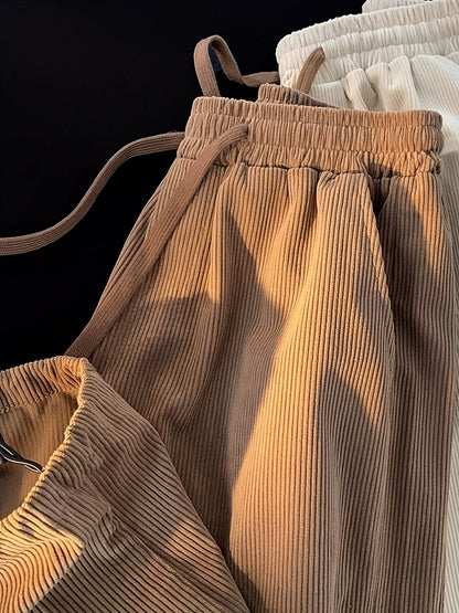 Herrenhose im modernen Stil mit Falten und verstellbarem Kordelzug für Entspannung und Stadt  