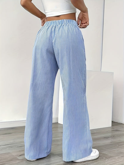 Weite gestreifte Damenhose im lässigen Stil, ideal für Wochenenden und Sommer  