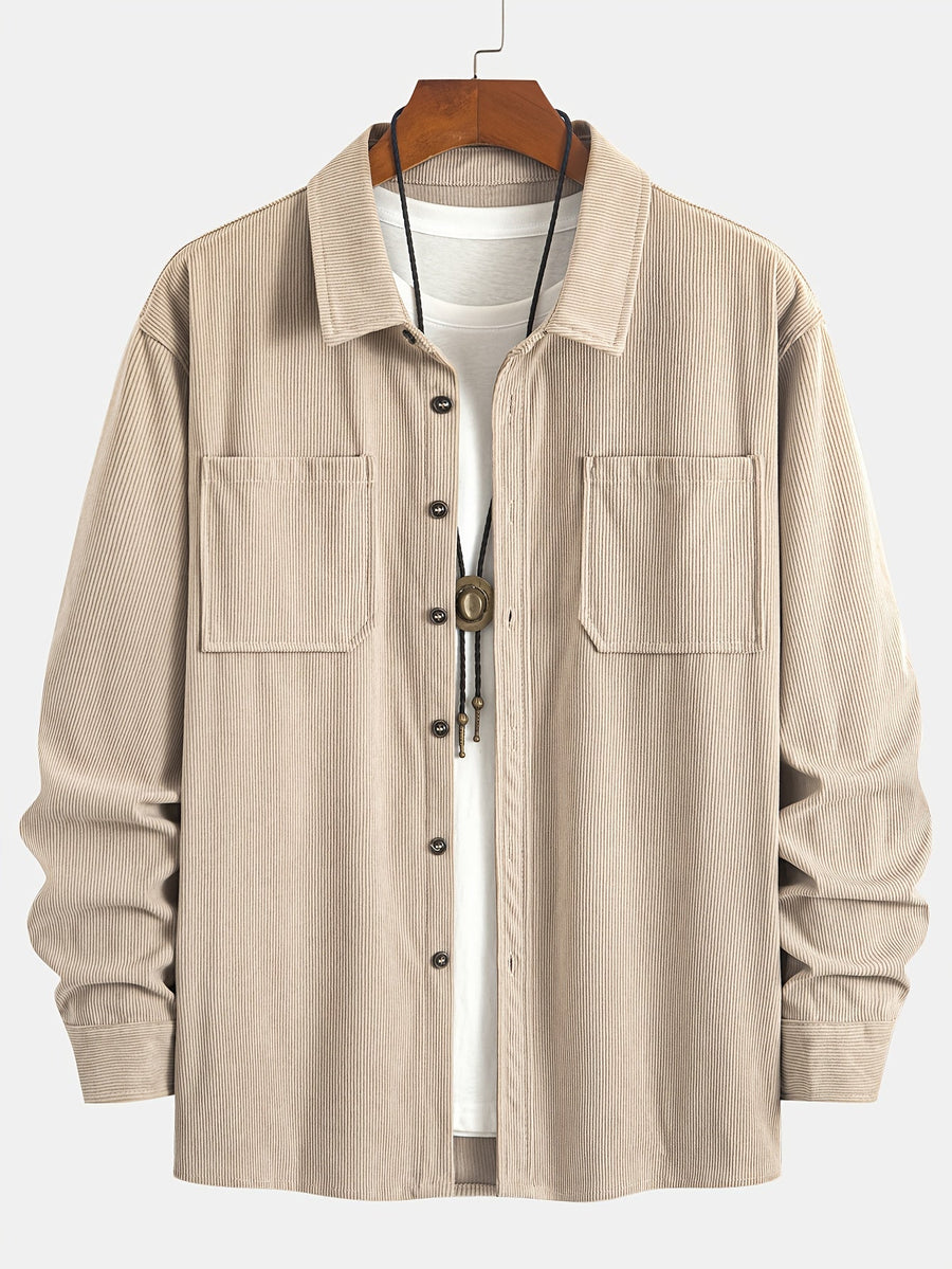 Herrenhemd im Overshirt-Stil aus geripptem Stoff mit Knöpfen und Brusttaschen