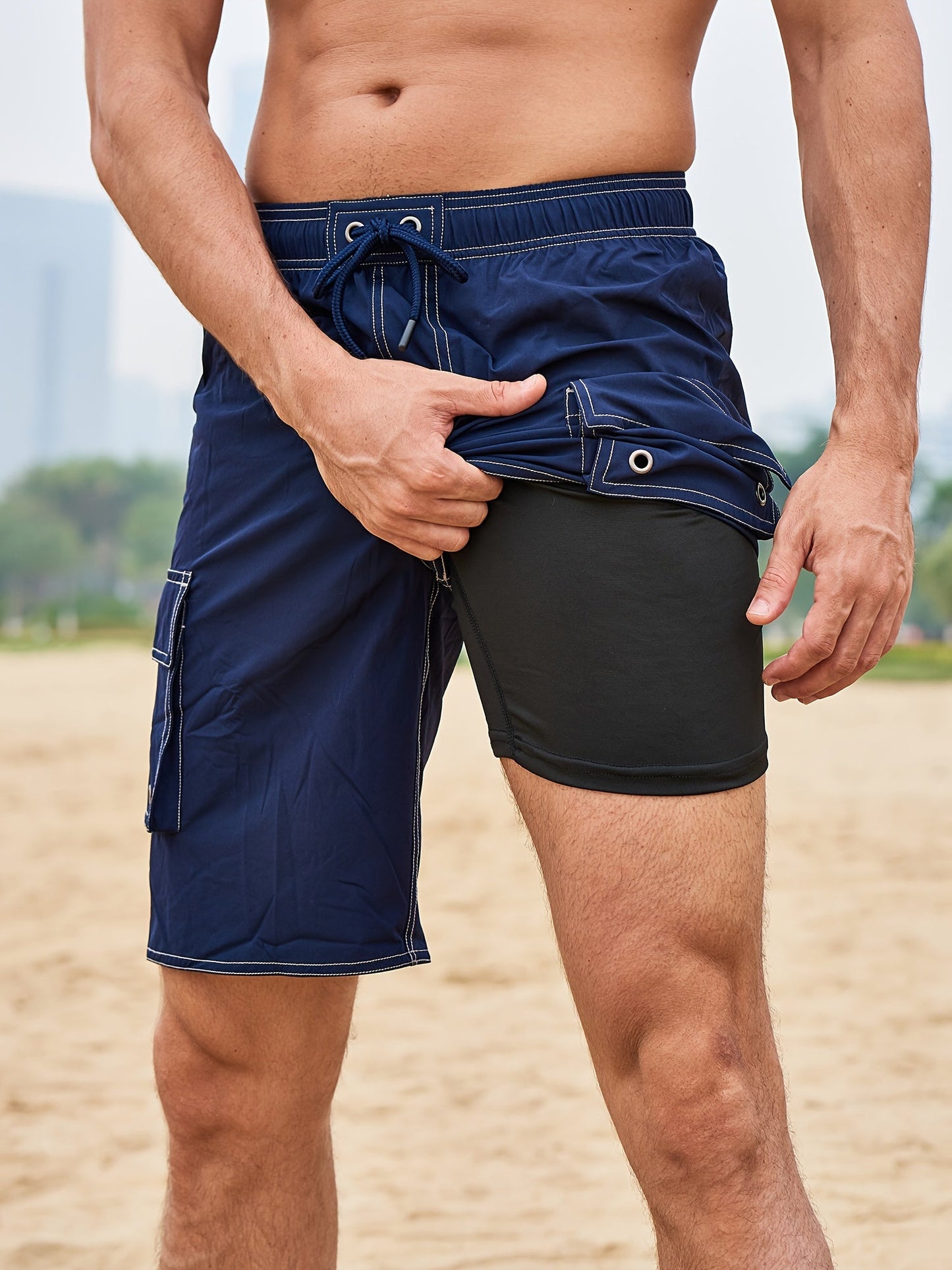 Sportliche Herren-Badeshorts mit reibungsarmer Innenhose und Tasche – ideal für Strand und Pool  