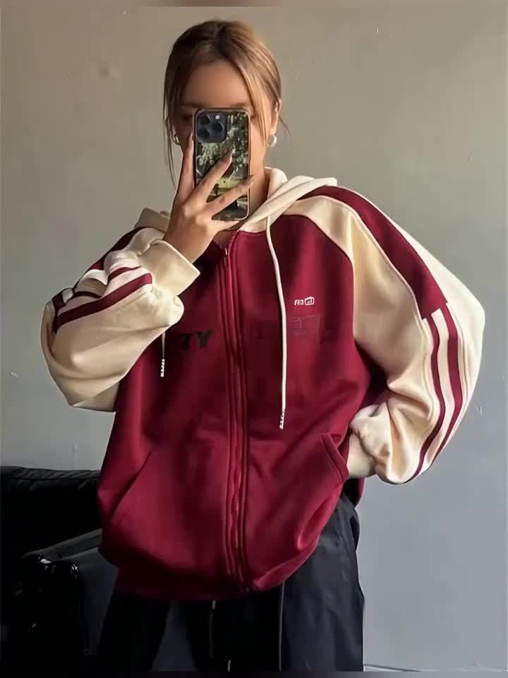Sweat à Capuche Zippé Bicolore Rouge Bordeaux Crème avec Rayures Sportif