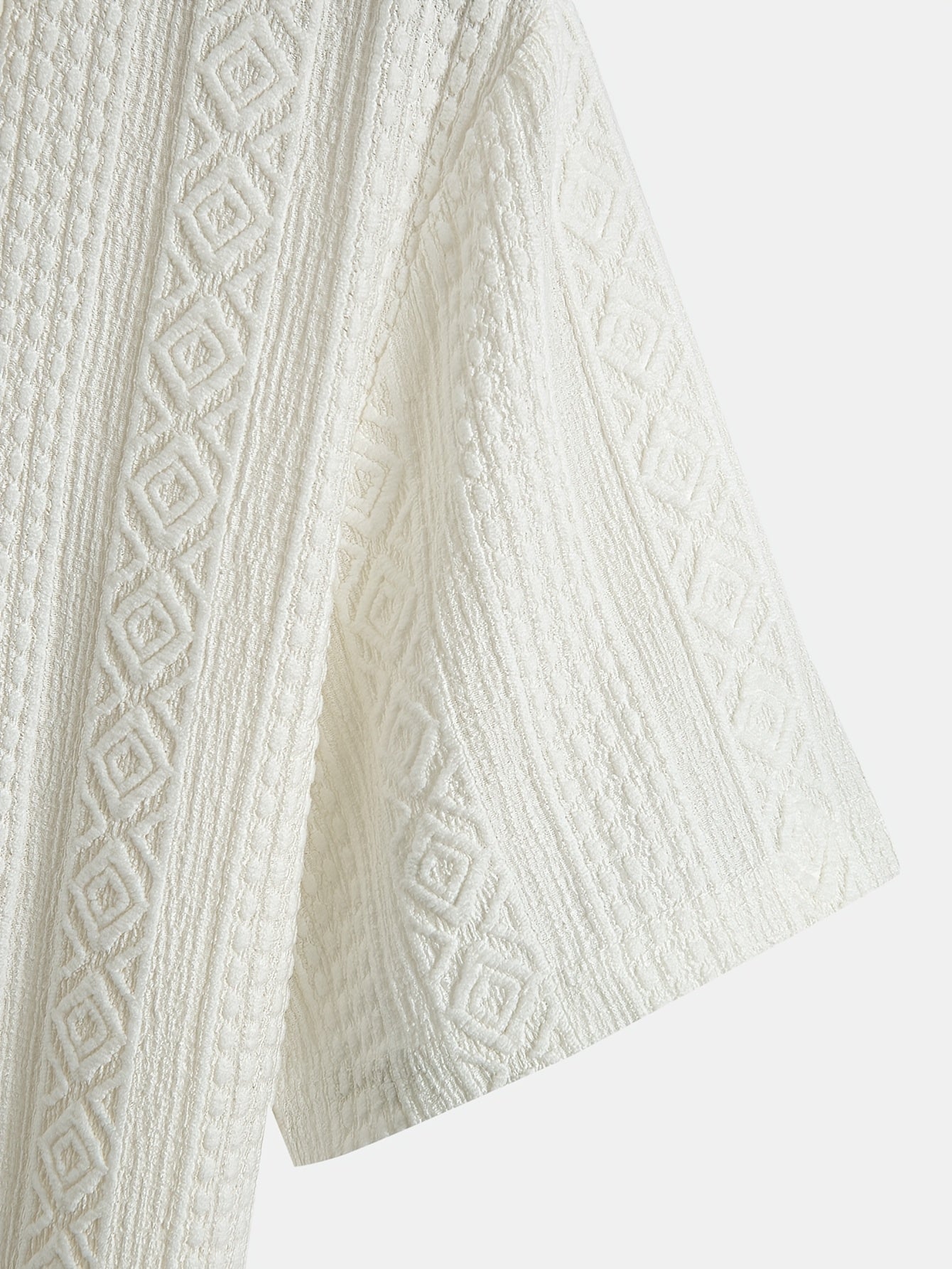 Herren-Polo mit Kurzarm, geometrischen Stickereien und eleganter Textur für einen lässig-schicken Stil  
